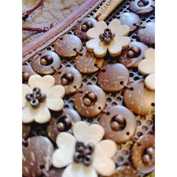 Handmade Jamaica Souvenir Bag – Coconut Shell Floral Crossbody - Picture 5 of 5